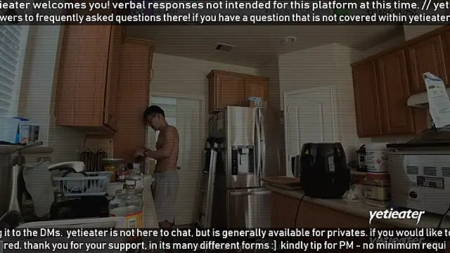 Snapshot of yetieater chatting on 04-27-26, 04:16 yetieater online show from 04-27-26, 04:16