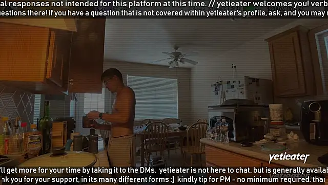 Snapshot of yetieater chatting on 06-10-26, 04:28 yetieater online show from 06-10-26, 04:28