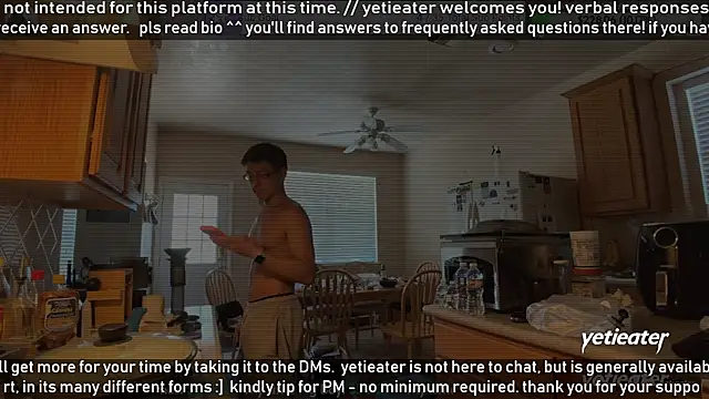 Snapshot of yetieater chatting on 06-12-26, 03:33 yetieater online show from 06-12-26, 03:33