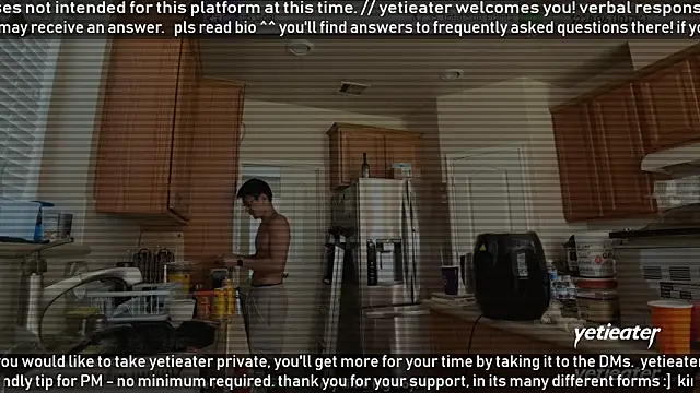 Snapshot of yetieater chatting on 07-29-26, 05:00 yetieater online show from 07-29-26, 05:00