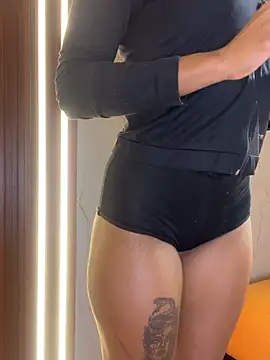 Snapshot of PinkyMoon chatting on 11-24-25, 04:56 PinkyMoon online show from 11-24-25, 04:56