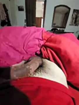 Snapshot of Cazzettostorto99 chatting on 11-27-25, 08:27 Cazzettostorto99 online show from 11-27-25, 08:27