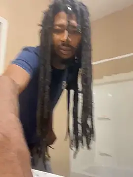 Snapshot of datlongone chatting on 11-08-25, 01:22 datlongone online show from 11-08-25, 01:22