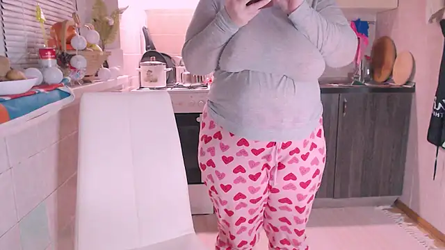 Snapshot of SoftLia chatting on 12-31-24, 05:51 SoftLia online show from 12-31-24, 05:51