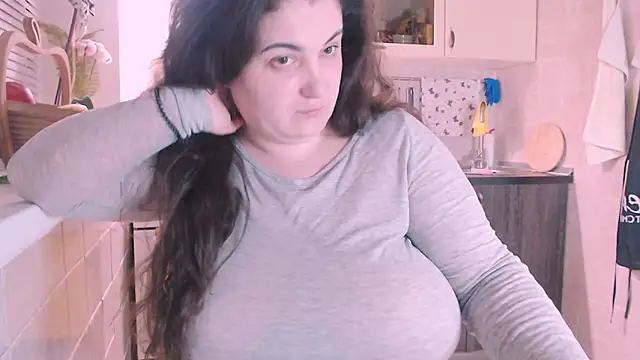 Snapshot of SoftLia chatting on 03-14-25, 04:09 SoftLia online show from 03-14-25, 04:09