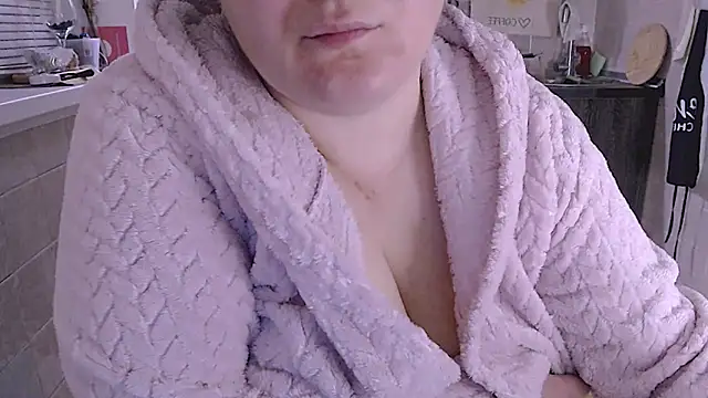 Snapshot of SoftLia chatting on 09-28-25, 10:15 SoftLia online show from 09-28-25, 10:15