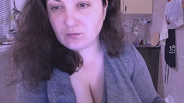 Snapshot of SoftLia chatting on 10-10-25, 11:48 SoftLia online show from 10-10-25, 11:48