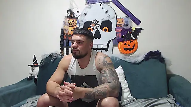 Tiberius hunk online show from 11-06-25, 07:04