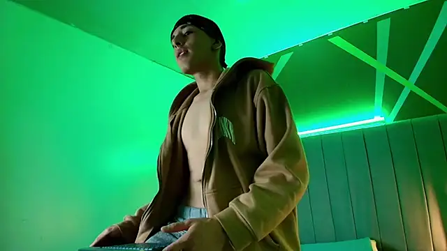 Andrew Wolff online show from 10-29-25, 02:25