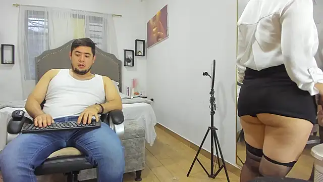 Snapshot of tinaandedward chatting on 03-04-25, 11:29 tinaandedward online show from 03-04-25, 11:29