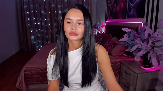 DanaSincere online show from 11-25-25, 04:01