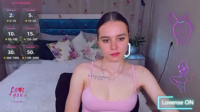 Snapshot of EmelyMason chatting on 05-30-26, 06:32 EmelyMason online show from 05-30-26, 06:32