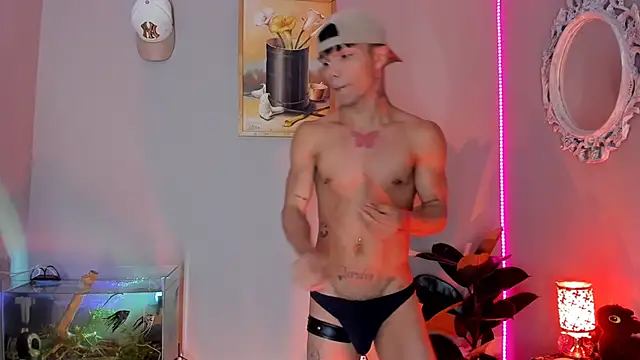 Snapshot of CRAZY-BOY99 chatting on 09-22-25, 06:32 CRAZY-BOY99 online show from 09-22-25, 06:32
