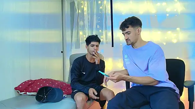 Snapshot of Miguel_bigcock chatting on 12-15-25, 11:09 Miguel bigcock online show from 12-15-25, 11:09