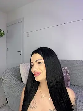 Snapshot of IrisRossie chatting on 05-13-26, 05:16 IrisRossie online show from 05-13-26, 05:16