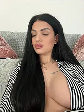 Snapshot of IrisRossie chatting on 06-03-26, 05:43 IrisRossie online show from 06-03-26, 05:43