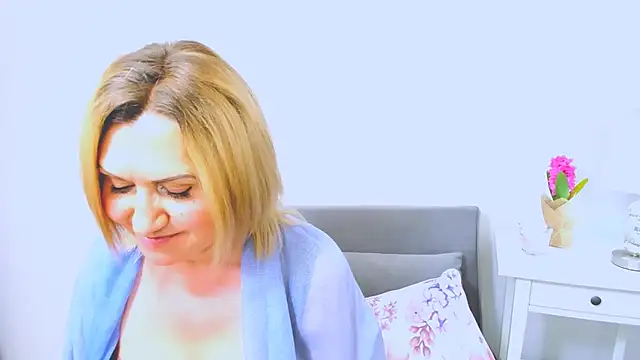 Snapshot of IsabellaSexyMilf chatting on 03-16-25, 01:27 IsabellaSexyMilf online show from 03-16-25, 01:27