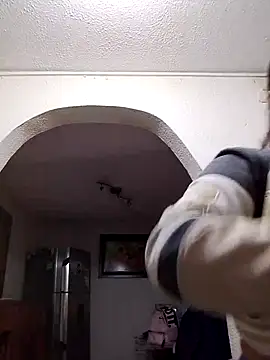 Snapshot of Sarah917 chatting on 11-28-25, 05:37 Sarah917 online show from 11-28-25, 05:37