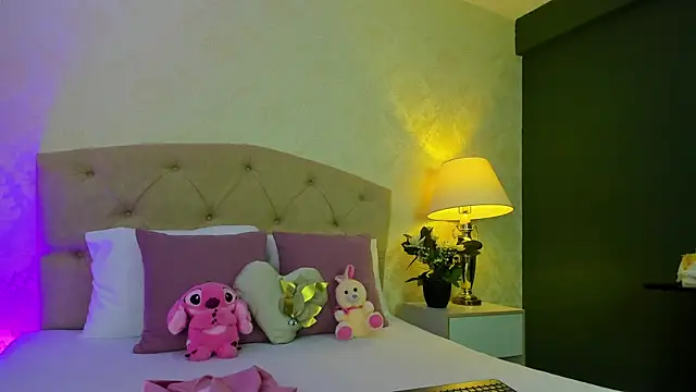 Mia Montess online show from 04-08-26, 01:11