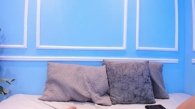 Lucy Canel online show from 10-11-25, 07:01