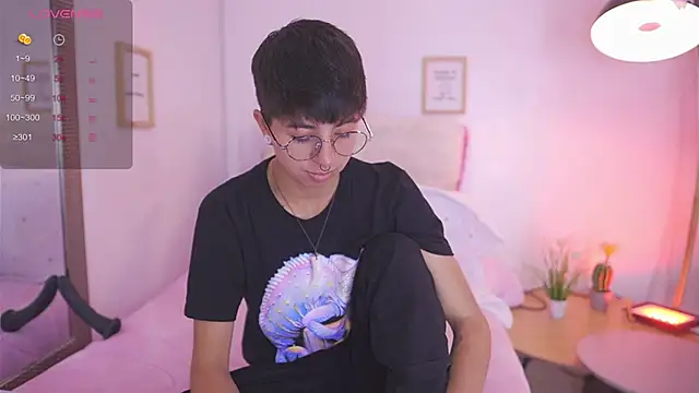 tommy blue online show from 10-27-25, 01:37