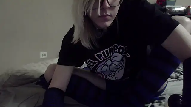 Snapshot of amethystbunnyboy chatting on 03-04-25, 10:49 amethystbunnyboy online show from 03-04-25, 10:49