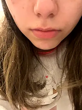 Snapshot of floooohv chatting on 09-25-25, 03:38 floooohv online show from 09-25-25, 03:38