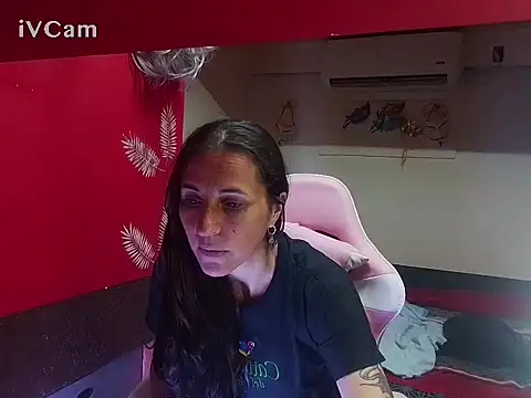 Snapshot of gatitahot-silvy chatting on 10-24-25, 06:15 gatitahot-silvy online show from 10-24-25, 06:15