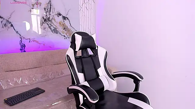 LexiAndDeker online show from 10-02-25, 05:20