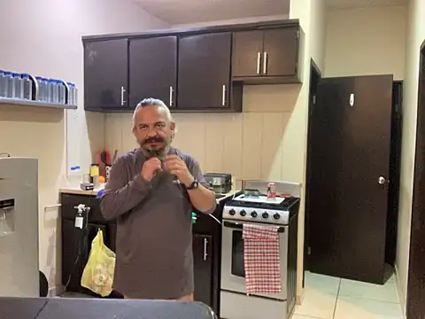 Snapshot of Sollhmaarh chatting on 12-20-25, 06:20 Sollhmaarh online show from 12-20-25, 06:20