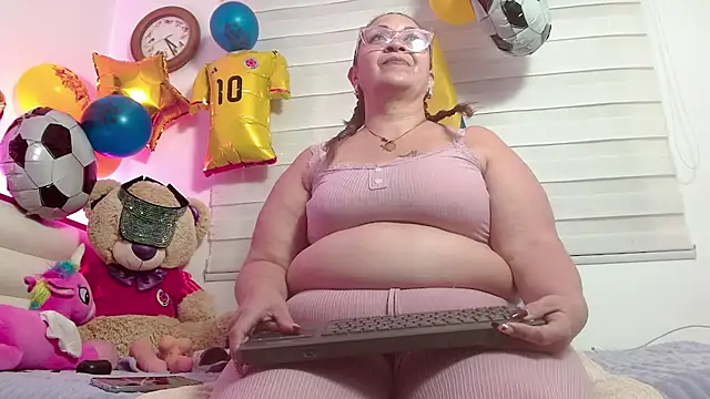 Snapshot of scarlettbooty chatting on 07-15-26, 01:38 scarlettbooty online show from 07-15-26, 01:38