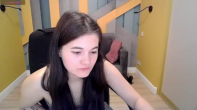 Snapshot of ElinaMils chatting on 03-07-25, 03:28 ElinaMils online show from 03-07-25, 03:28