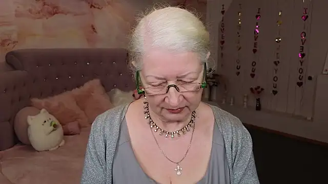 Snapshot of Maya_Mayflower chatting on 03-22-25, 09:24 Maya Mayflower online show from 03-22-25, 09:24