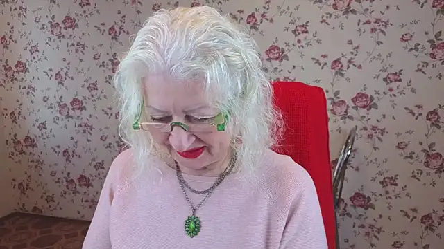 Snapshot of Maya_Mayflower chatting on 10-25-25, 04:09 Maya Mayflower online show from 10-25-25, 04:09