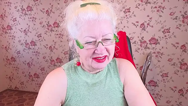 Snapshot of Maya_Mayflower chatting on 10-31-25, 04:02 Maya Mayflower online show from 10-31-25, 04:02