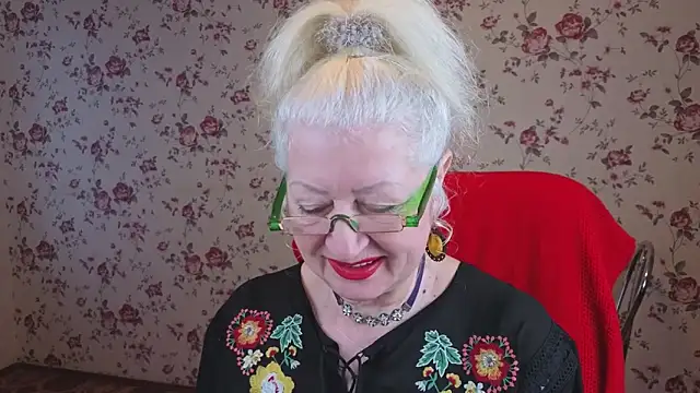 Snapshot of Maya_Mayflower chatting on 11-30-25, 05:00 Maya Mayflower online show from 11-30-25, 05:00