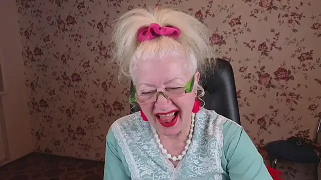 Snapshot of Maya_Mayflower chatting on 12-01-25, 04:06 Maya Mayflower online show from 12-01-25, 04:06