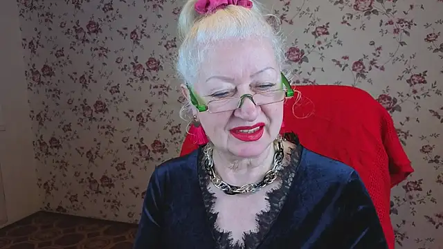 Snapshot of Maya_Mayflower chatting on 12-15-25, 04:06 Maya Mayflower online show from 12-15-25, 04:06