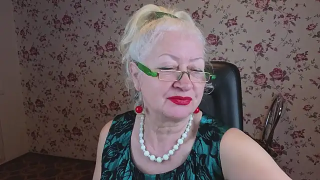 Snapshot of Maya_Mayflower chatting on 12-16-25, 04:06 Maya Mayflower online show from 12-16-25, 04:06