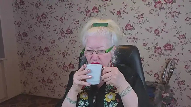 Snapshot of Maya_Mayflower chatting on 02-13-26, 03:13 Maya Mayflower online show from 02-13-26, 03:13