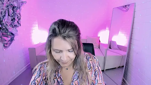 Snapshot of NicoleHitman chatting on 06-29-26, 01:11 NicoleHitman online show from 06-29-26, 01:11