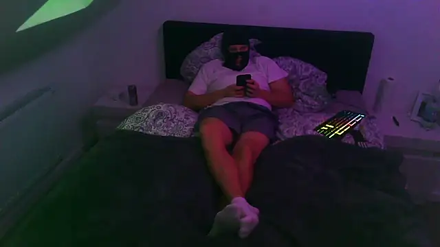 Snapshot of MarkusHorney chatting on 03-11-25, 02:18 MarkusHorney online show from 03-11-25, 02:18