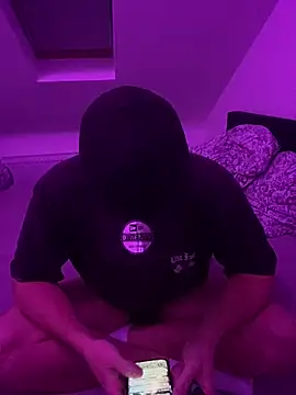 Snapshot of MarkusHorney chatting on 03-18-25, 06:48 MarkusHorney online show from 03-18-25, 06:48