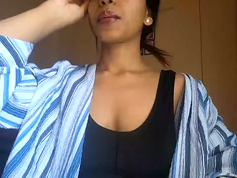 Snapshot of Queen_Ayeshaa chatting on 03-21-25, 11:22 Queen Ayeshaa online show from 03-21-25, 11:22