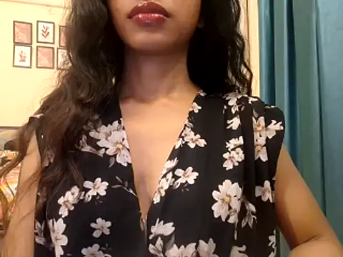 Snapshot of Queen_Ayeshaa chatting on 11-03-25, 07:15 Queen Ayeshaa online show from 11-03-25, 07:15