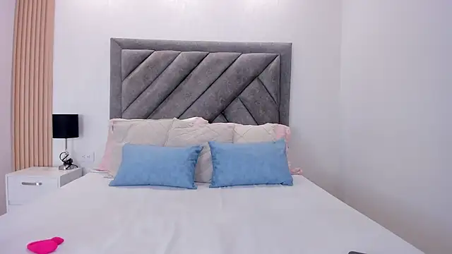 Snapshot of sweetandyy_ chatting on 07-17-26, 02:56 sweetandyy online show from 07-17-26, 02:56