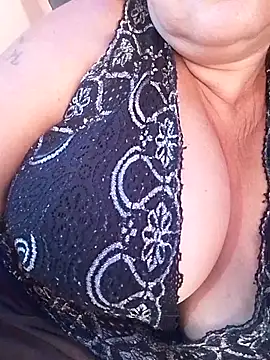 Snapshot of Sandra42 chatting on 04-22-26, 10:17 Sandra42 online show from 04-22-26, 10:17