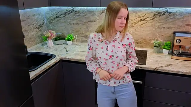 Snapshot of BlytheCleeton chatting on 03-06-25, 01:58 BlytheCleeton online show from 03-06-25, 01:58