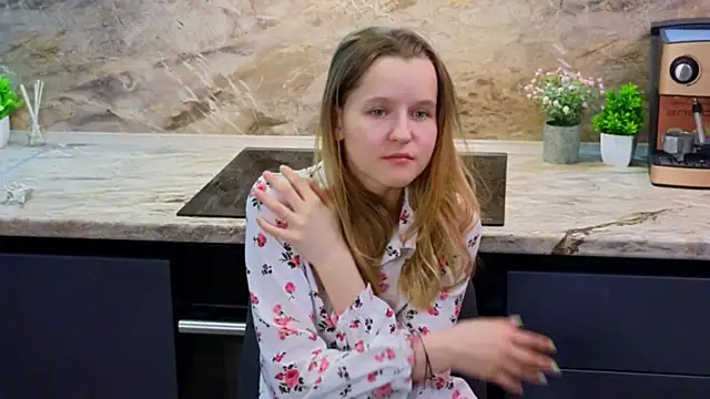 Snapshot of BlytheCleeton chatting on 03-06-25, 05:03 BlytheCleeton online show from 03-06-25, 05:03