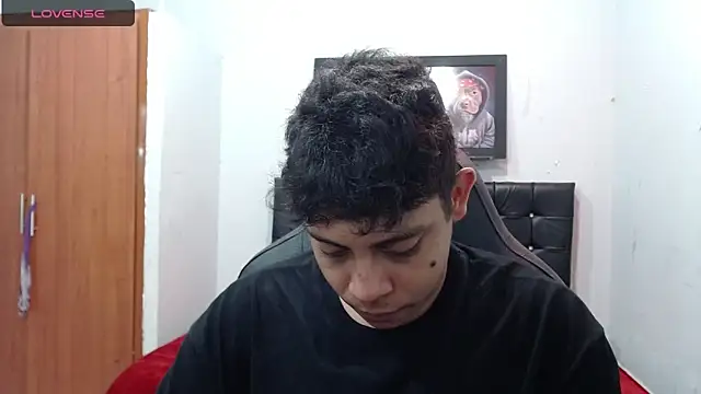 Snapshot of Alejandroo_22 chatting on 03-15-25, 07:27 Alejandroo 22 online show from 03-15-25, 07:27